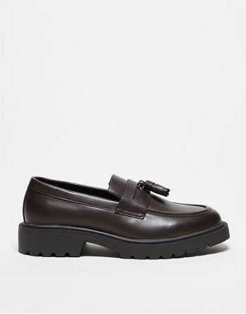 loafers in brown with tassel