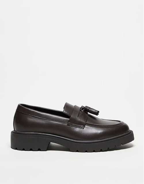 loafers in brown with tassel