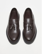 loafers in brown with tassel