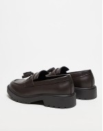 loafers in brown with tassel