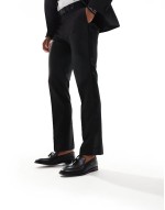 Comfortable loafers in black leather with tassel