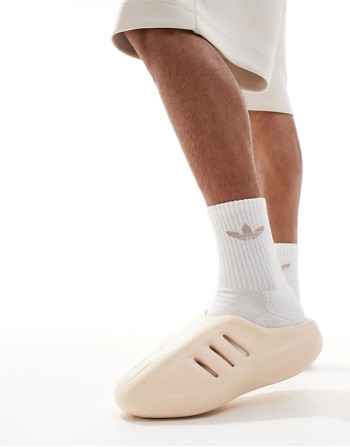 adiFOM IIInfinity sliders in beige