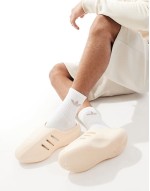 adiFOM IIInfinity sliders in beige
