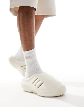 adiFOM IIInfinity sliders in off white