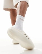 adiFOM IIInfinity sliders in off white