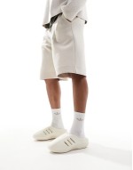 adiFOM IIInfinity sliders in off white