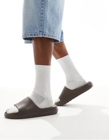 chunky sliders in brown