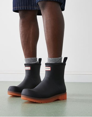 Play short boots with translucent sole in black