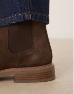 chelsea boots in brown suede with natural sole