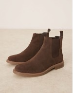 chelsea boots in brown suede with natural sole
