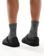 Everett slipper with icon logo in black