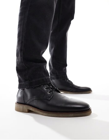 lace up boots in black leather with natural sole