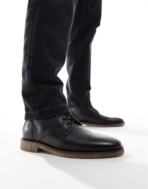 lace up boots in black leather with natural sole