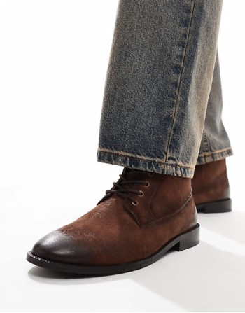 lace up boots in brown waxed suede